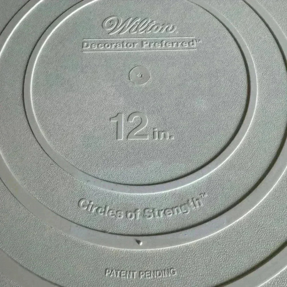 Wilton vintage acrylic cake stand. 12  inches - Picture 3 of 3